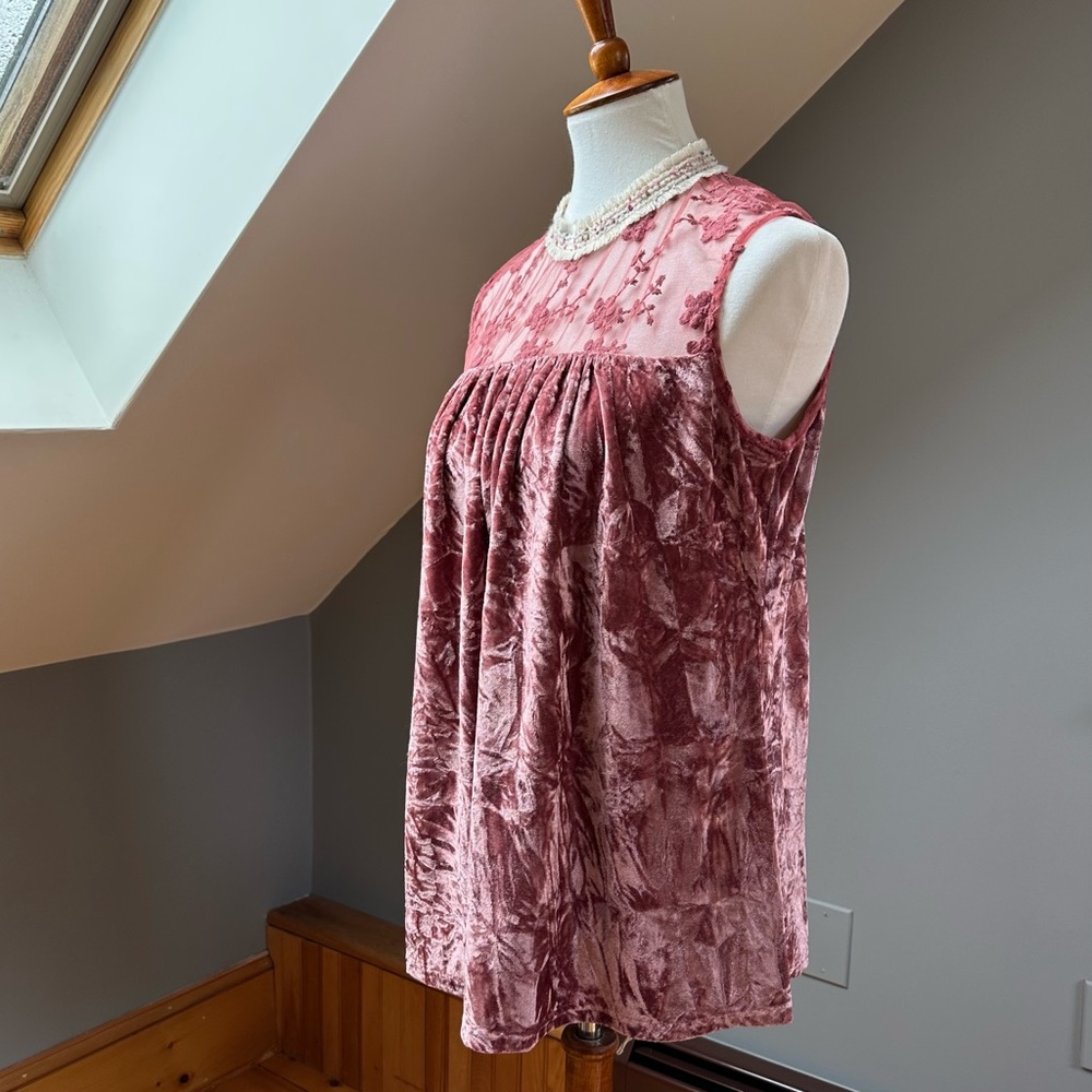 Solitaire Crushed Pink Velvet Top